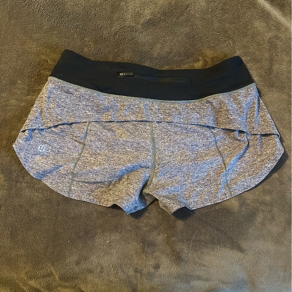 Lululemon speed up shorts 2.5” size 6 - Picture 2 of 4
